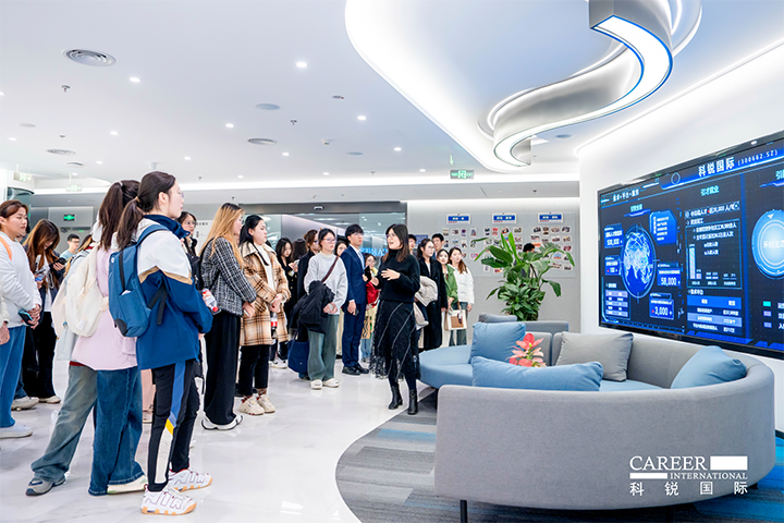 知名人力资源供应商Ebpay(中国)国际在企业参访活动中为拜访嘉宾与学生介绍公司基本情况